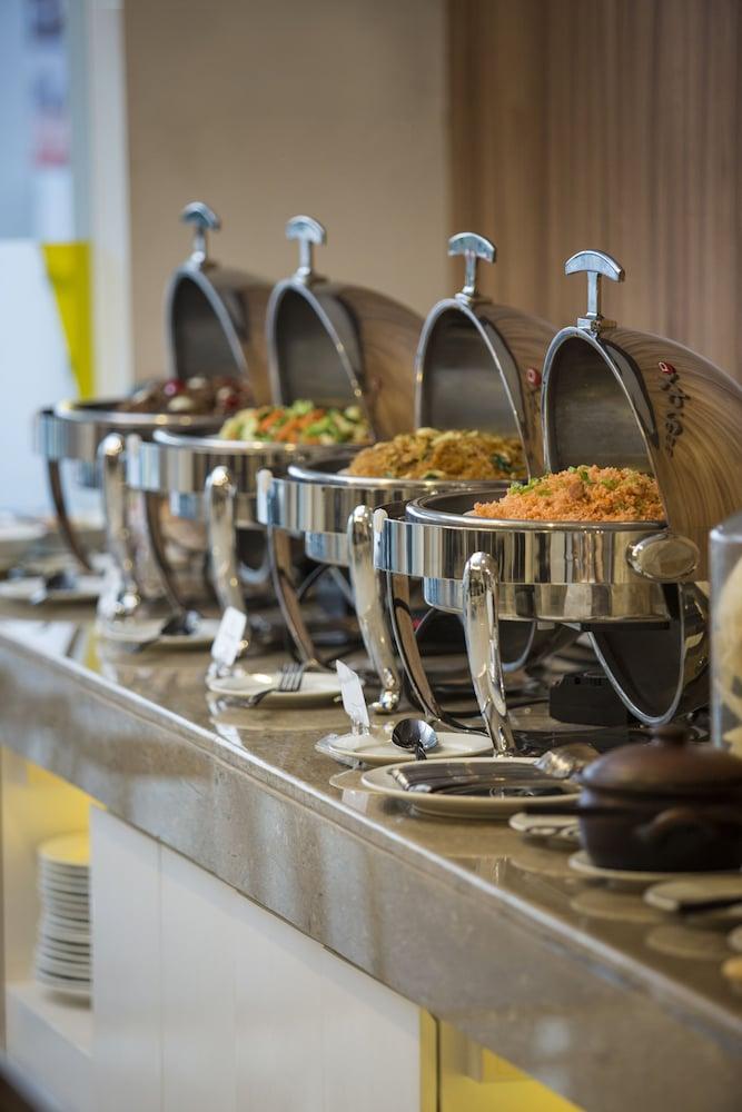 Amaris Hotel Самаринда Екстериор снимка